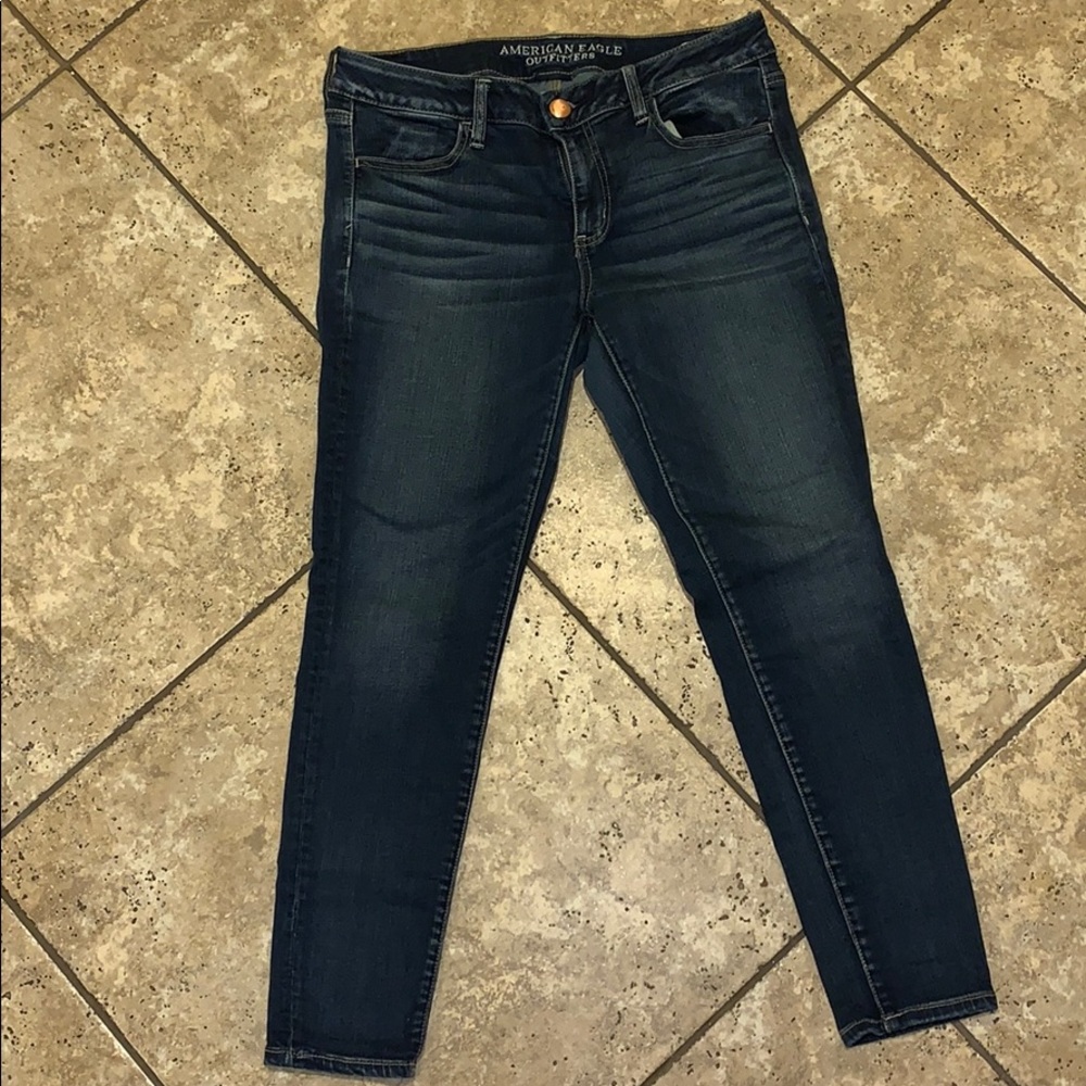Go-to,no-ripped, wear-everywhere blue stretch jean